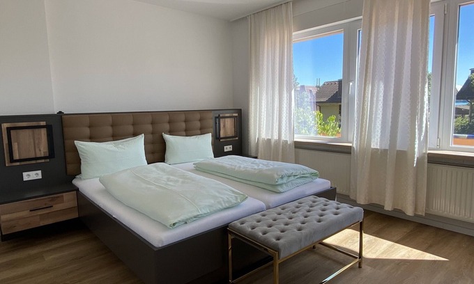 Ueberlingen Apartamento | Bright large vacation apartment with terrace and large professional kitchen