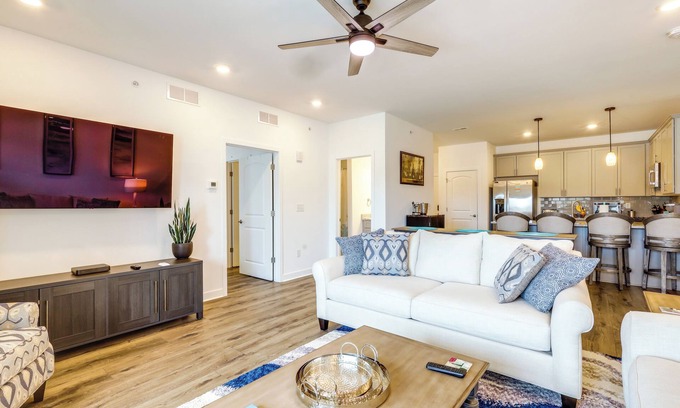 Rehoboth Beach Condominio | Bright Lewes Condo w/ Balcony, 7 Mi to Beach!