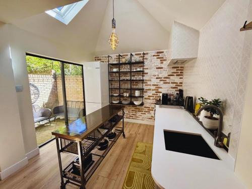 Cambridge Casa | Bright Mews House with Garage in Heart of Cambridge