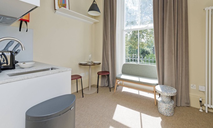 Camden Town with Primrose Hill Apartamento | Bright Mezzanine Apartment Near Camden Lock