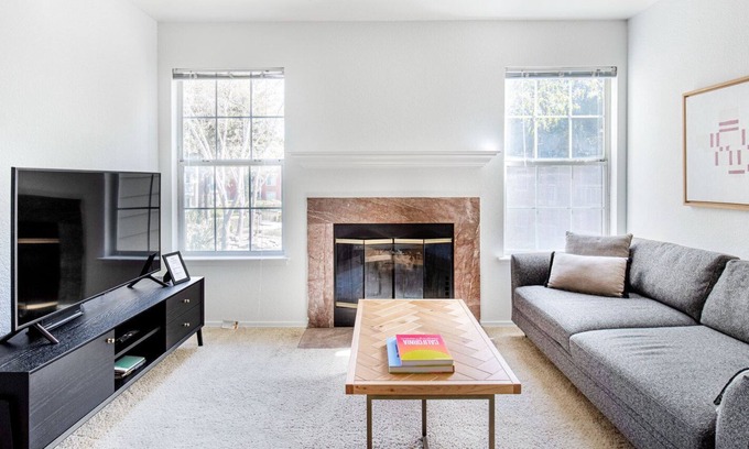 Milpitas Apartamento | Bright Milpitas 1BR w/ W/D, Gym, Pool + Spa, near freeways, by Blueground