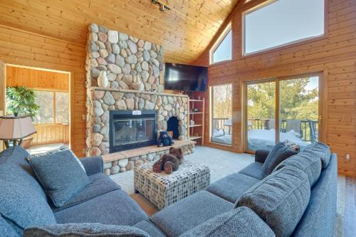 Minong Casa | Bright Minong Vacation Rental on Little Sand Lake!
