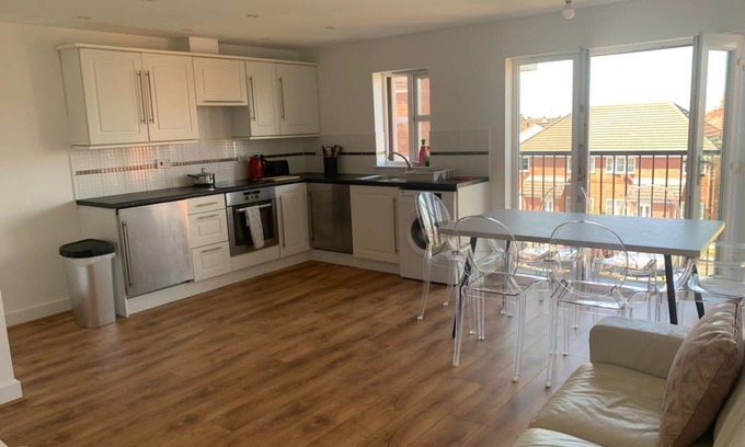 Crosby Apartamento | Bright modern 2 Bed Apartment Free Parking, walking distance to Crosby Beach