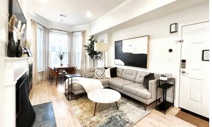 H Street Corridor Casa | Bright & Modern 3BD/3BA Rowhouse in Capitol Hill - Free Parking for 2 Vehicles