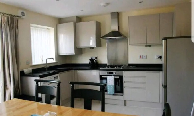Llanfairfechan Casa | Bright Modern House in North Wales
