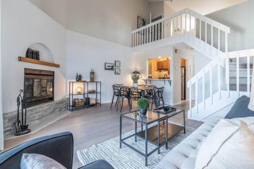 Mont-Tremblant Apartamento | Bright & Modern Lac Tremblant Condo with Views