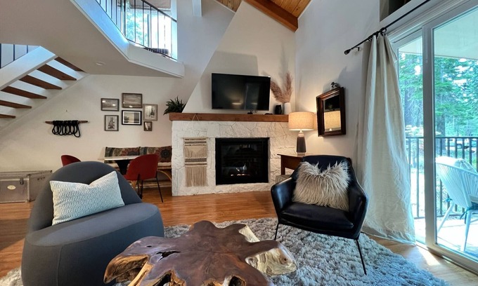 Carnelian Woods Condominio | Bright-Modern Lake & Mountain Vacation Loft