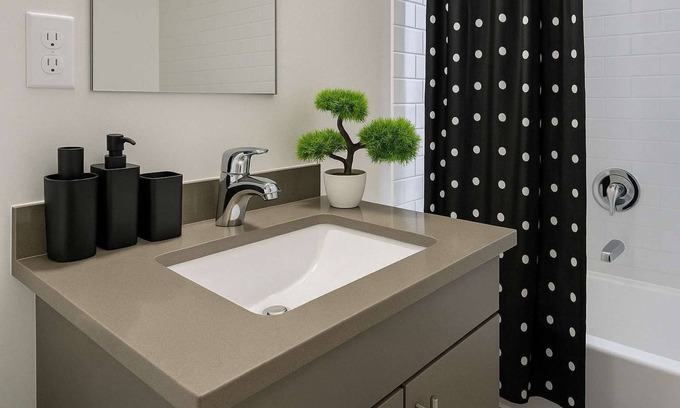Boystown Apartamento | Bright & Modern Lakeview Studio