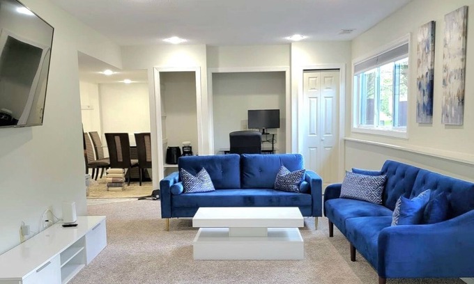 Eagan Casa | Bright modern space close to all the action!