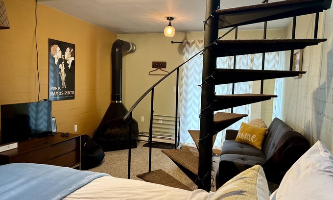 Blodgett Mills Condominio | Bright Mountain Side Condo #16 near Greek Peak
