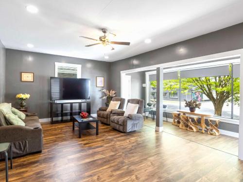 New Albany Casa | Bright New Albany Home 12 Mi to Churchill Downs