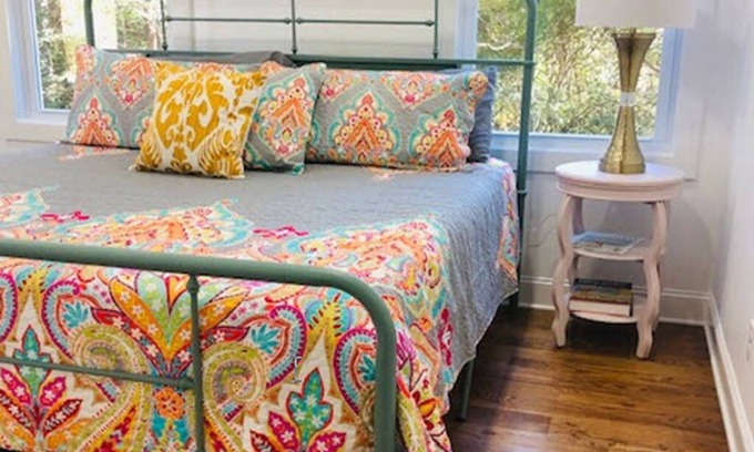Lynn Casa | Bright New Cozy Cottage - 1/2 mi from downtown.