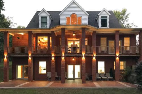 Anderson Casa | Bright Oasis on Lake Hartwell with Boat Dock!