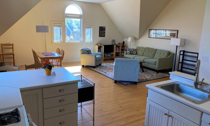 Rockport Apartamento | Brillante, abierto, moderno confort en Rockport Pueblo