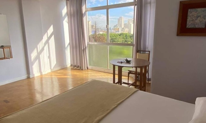 Central Zone Apartamento | Bright, opposite Luz park / 5mn from Metro