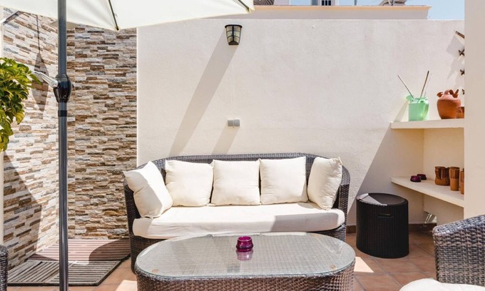 Bailen-Miraflores Apartamento | Ático luminoso con terraza y WiFi en Málaga