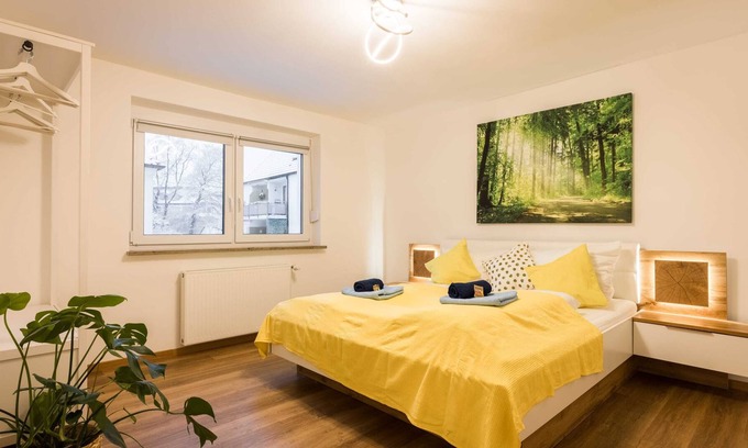 Lechhausen-Ost Apartamento | ☆BRIGHT: Perfect for 4 guests! Kitchen | Parking | Netflix | Balcony