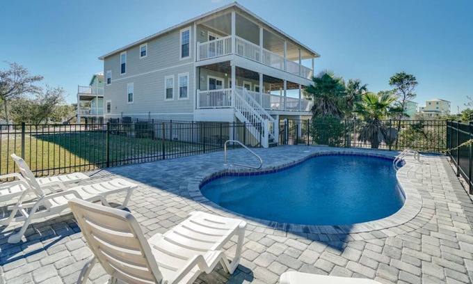 Seagrass Casa | Bright Pet-friendly Abode with Private pool on North Cape