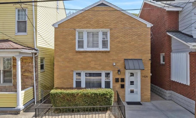 Pittsburgh Apartamento | Bright, Quiet and Modern 1Bdr Apartment in Millvale, Lawrenceville