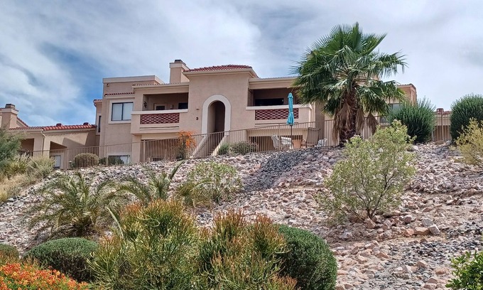 Fountain Hills Condominio | Bright, quiet condo in Fountain Hills with mountain views! Brand new on VRBO