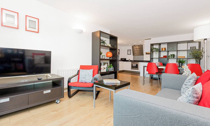 Glyndon Apartamento | Bright Riverfront 2BR W/parking, 10min Woolwich St