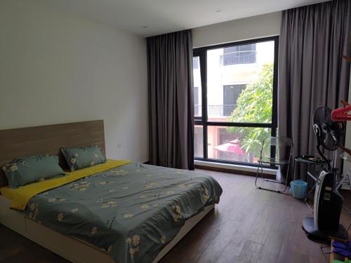 Long Hung Casa | Bright Room in Quiet Area