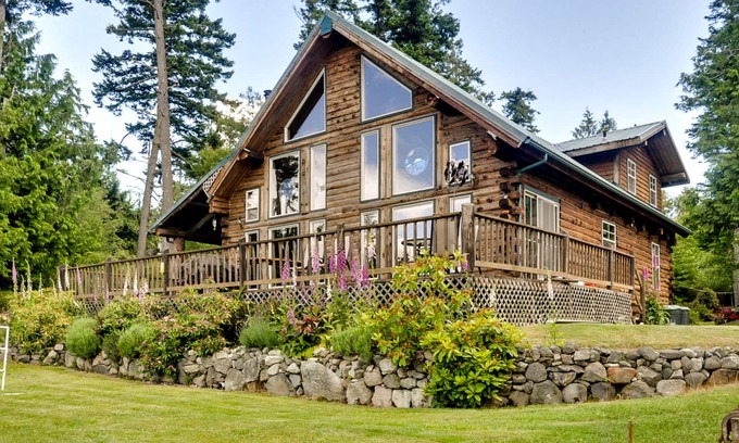Lopez Island Casa | Cabina rústica y luminosa con impresionantes vistas a la bahía y al océano