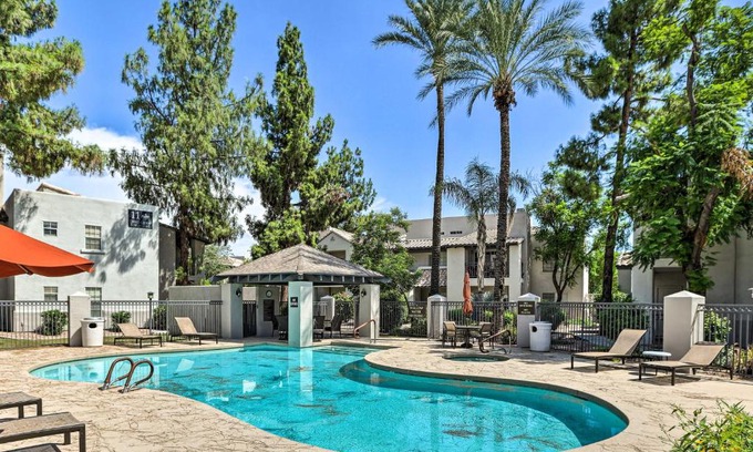 North Scottsdale Apartamento | Bright Scottsdale Condo with Patio 8 Mi to Old Town