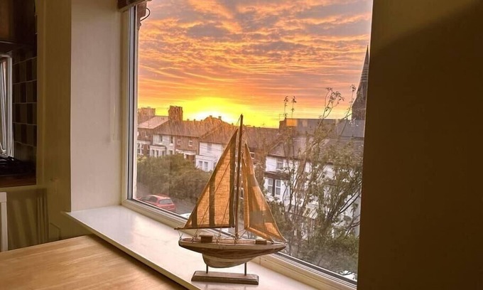 New Brighton Apartamento | Bright Seaside Apartment with Stunning River Views