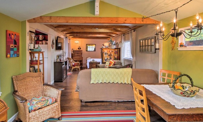 Snohomish Apartamento | Bright Snohomish Studio Steps to Centennial Trail!