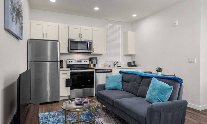 South Tacoma Apartamento | Bright Space near Universities and Military Bases