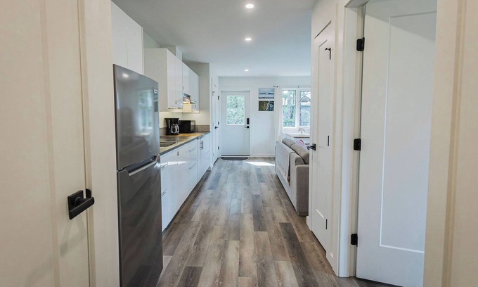 Ucluelet Casa | Bright & spacious 1 bedroom suite by the beach!
