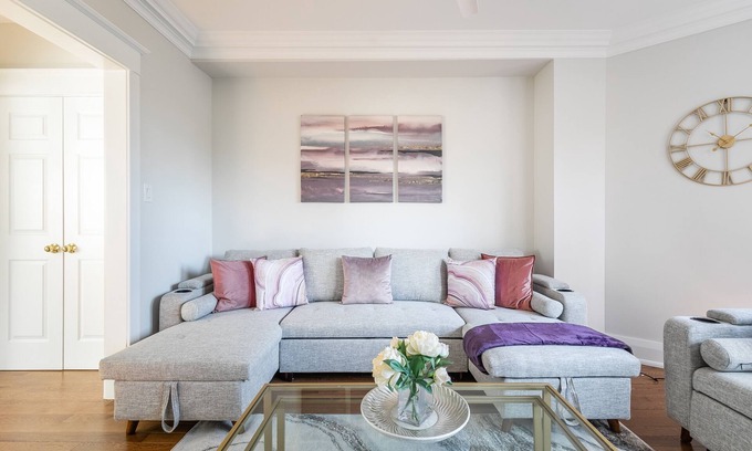 Humewood-Cedarvale Apartamento | Bright & Spacious 2BR Apartment near Casa Loma