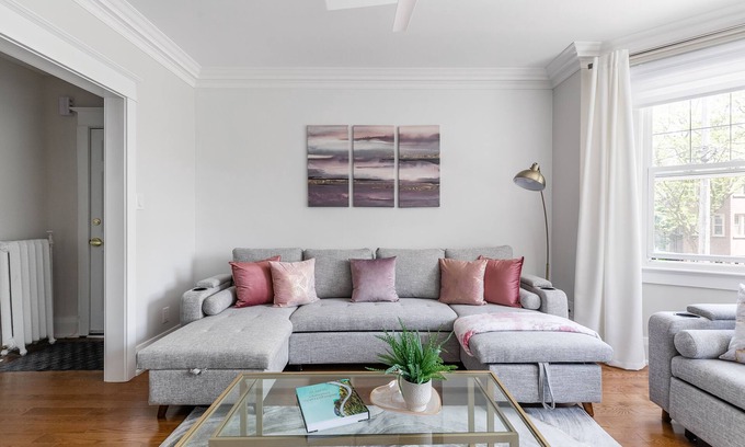 Humewood-Cedarvale Apartamento | Bright & Spacious 2BR Apartment near Casa Loma