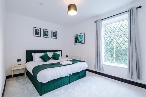 Darwen Apartamento | Bright & Spacious 4-Bed Home in Darwen Town by Eason Stays, Perfect for Contractors, Business Travellers & Groups - with Free Parking!