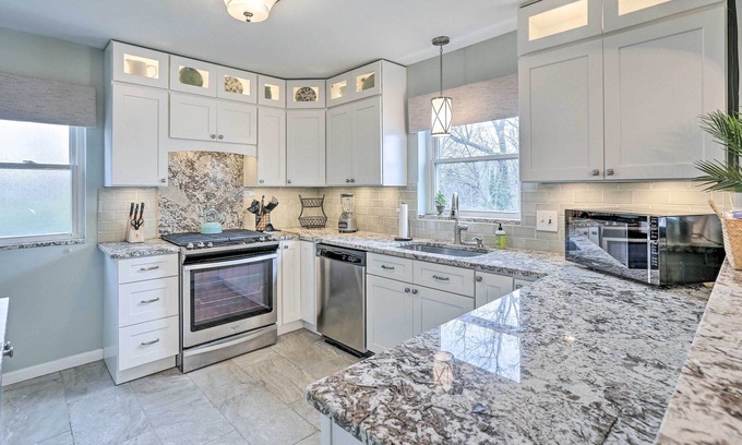 Anderson Township Casa | Bright & Spacious Cincinnati Retreat w/ Hot Tub!