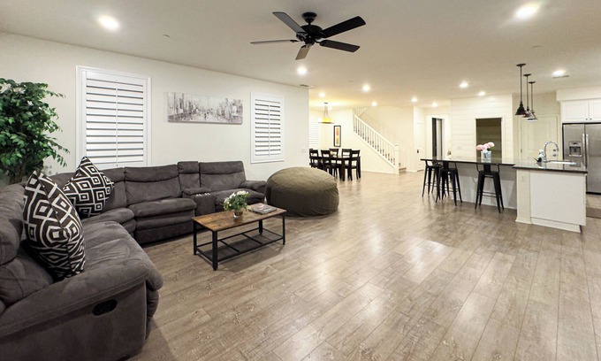 Mira Loma Casa | Bright Spacious Family Home near SilverLakes