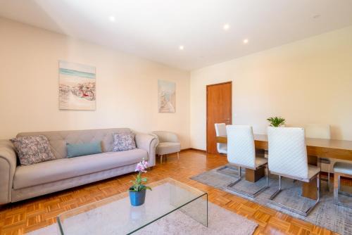 Ramalde Apartamento | Bright & Spacious Flat by Host Wise