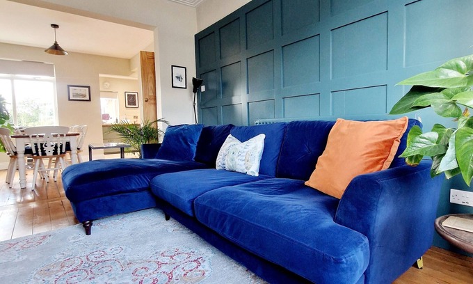 Bangor Casa | Bright spacious home- 5 mins from the beach!