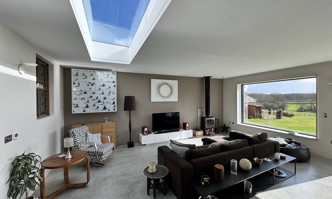 Newdigate Casa | Bright spacious home with a natural swimming pond in Surrey Hills