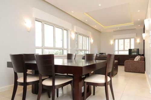 Rehavia Apartamento | Bright, Spacious, & Homey Central Rechavia Residence
