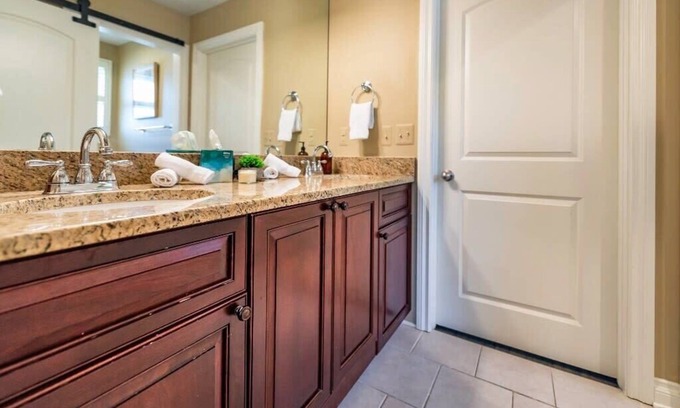 Plymouth Casa | Bright, Spacious Plymouth 4BR - Walk to DT!