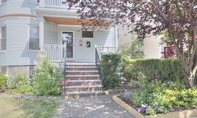 Dorchester Condominio | Bright & Specious 2 BR apartment mins from Downtown Boston, parking