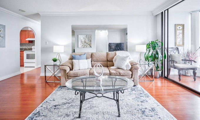 Steeles Condominio | Bright specious 3 bedrooms condo close to amenities