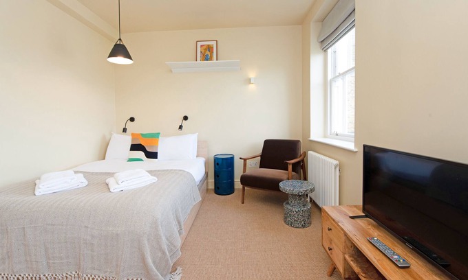 Camden Town with Primrose Hill Apartamento | Bright Studio on Regents Park Road