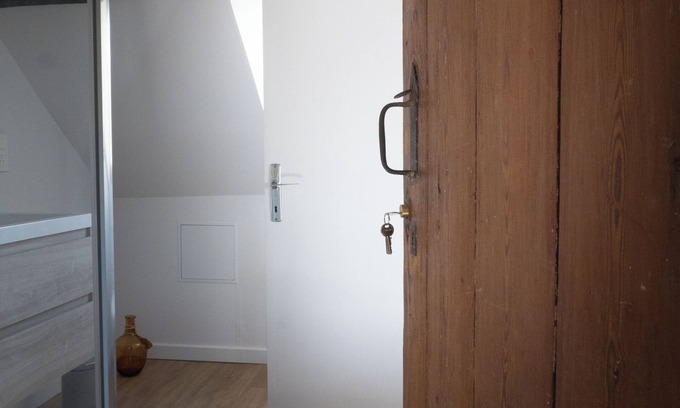 Coteaux Ouest Apartamento | Bright studio under the roof