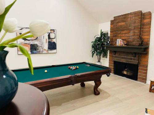 Canoga Park Casa | Bright, Stylish 4BD Modern House with Private Pool