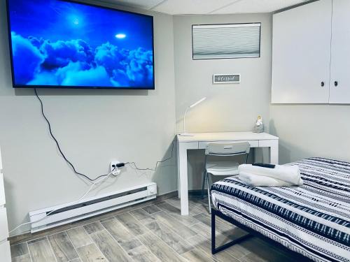 Haledon Casa | Bright, Stylish and Comfy Luxury Room With Workspace!
