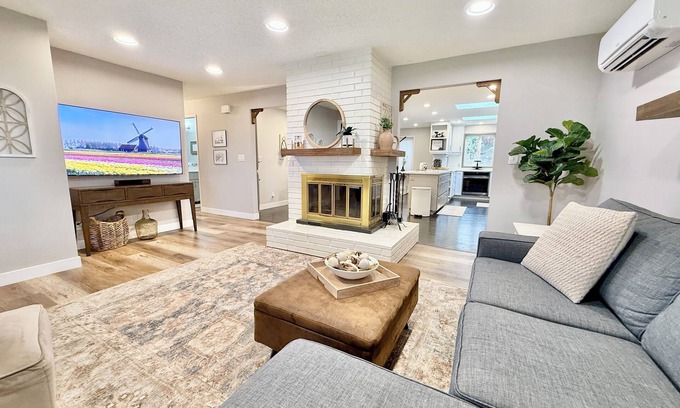 Bull Mountain Casa | Bright & Stylish Home: Ideal Traveler’s Retreat!