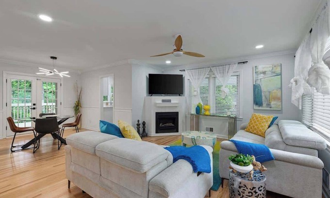 Chamblee Casa | Bright, Stylish Tranquil Hideaway with Cozy Porch Swing
